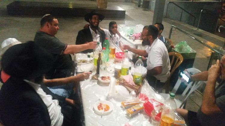 יפו • בשכונת "נווה עופר" חגגו את חג הגאולה